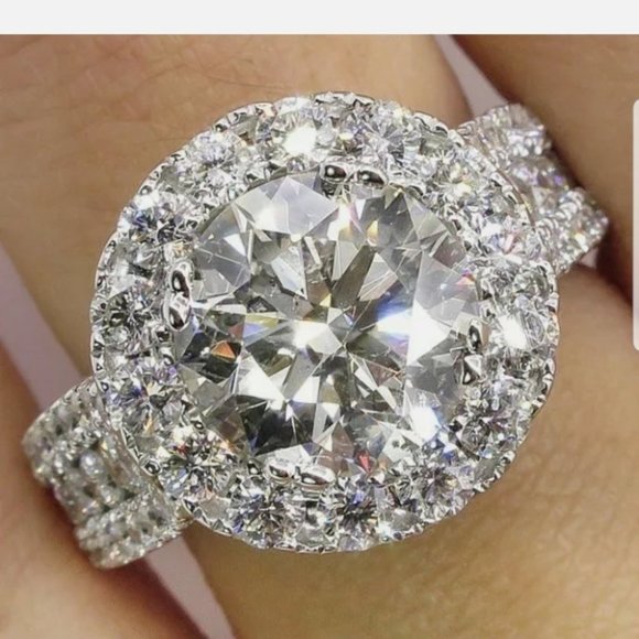 Jewelry - BRAND NEW 18K WHITE GOLD ROUND DIAMOND HALO RING